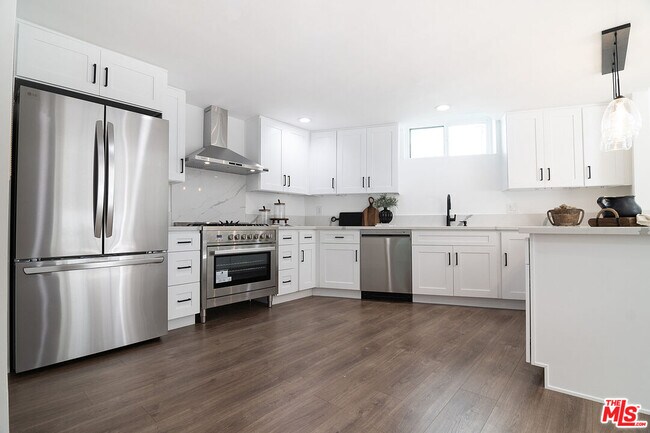 Building Photo - 8155 Willow Glen Rd