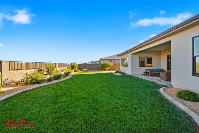Building Photo - 4 Bedroom Home with Gorgeous Views