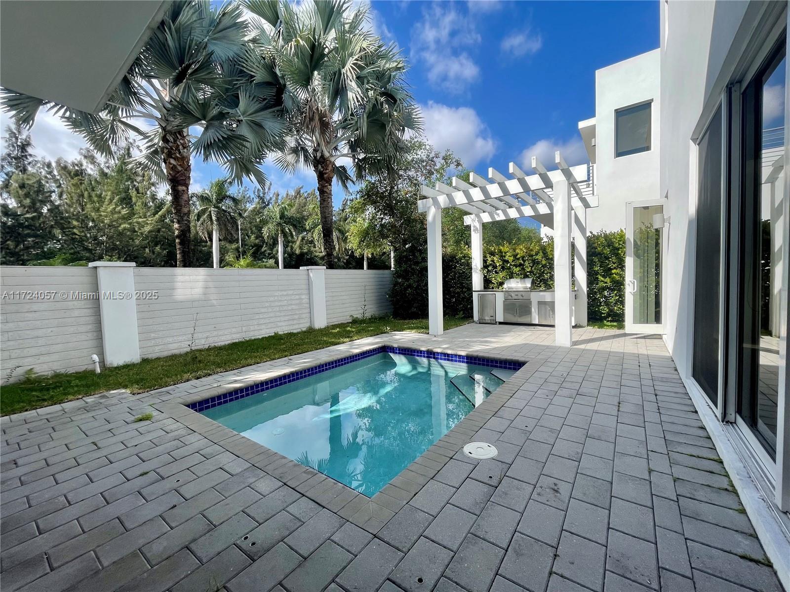Building Photo - 10250 NW 74th Ter