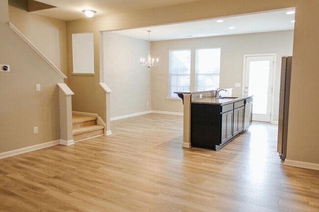 Building Photo - Gorgeous Raleigh Townhome For Rent