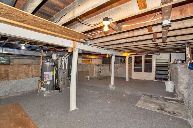 Building Photo - A Gardners Dream 2 Bed 1 Bath Home in Amazing SLC Location! Available NOW!