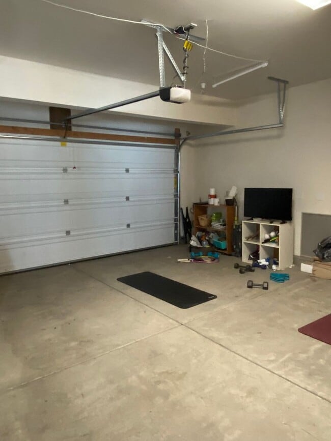 Building Photo - Large & Newer 4 Bedroom/3 Bath House in Sea Glass and Blue Strand Community