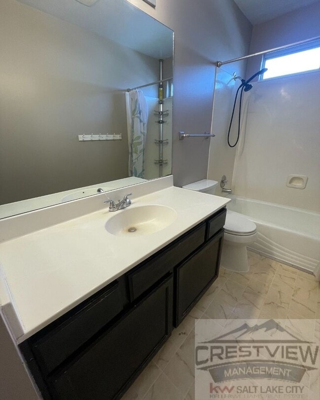 Building Photo - Must See!! 4 bedrooms 2 baths house in Layton!