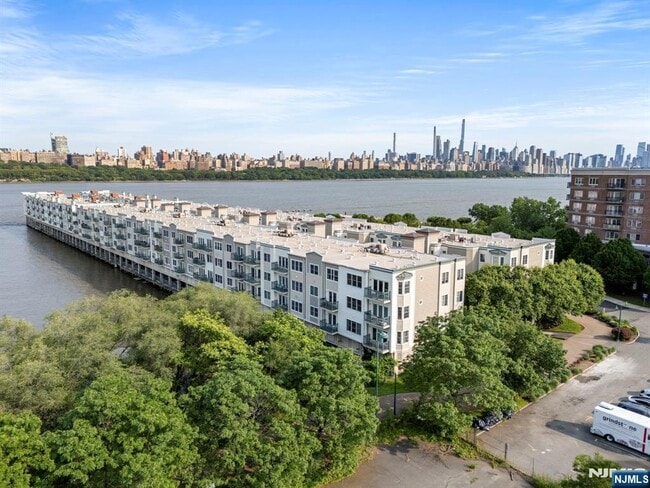 Building Photo - 108 The Promenade