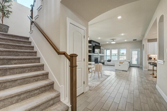 Building Photo - 17012 Pleasanton Cove
