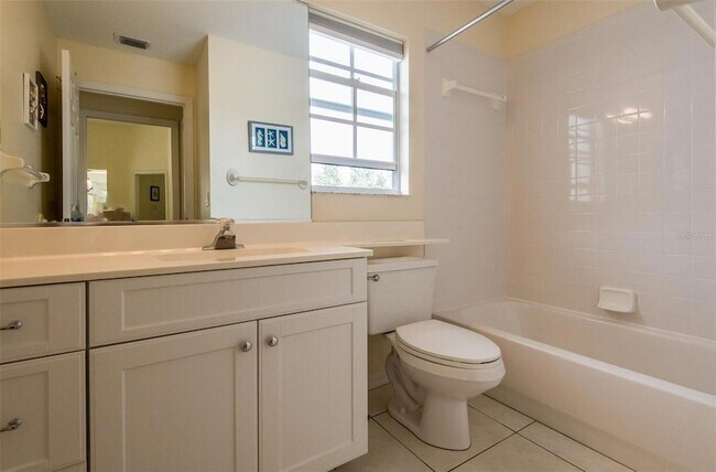 Building Photo - 815 Montrose Dr