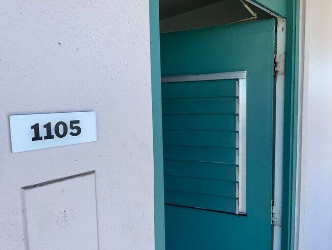 Building Photo - 3 Bedroom / 1.5 Bath in Honolulu