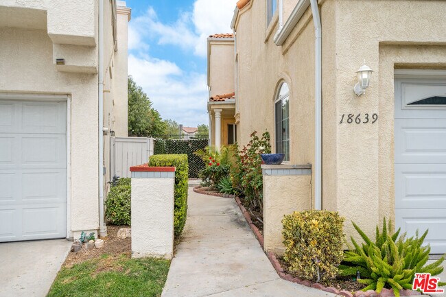 Building Photo - 18639 W Nathan Hill Dr