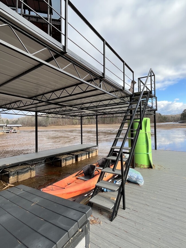 Building Photo - 6620 Little Mill Rd