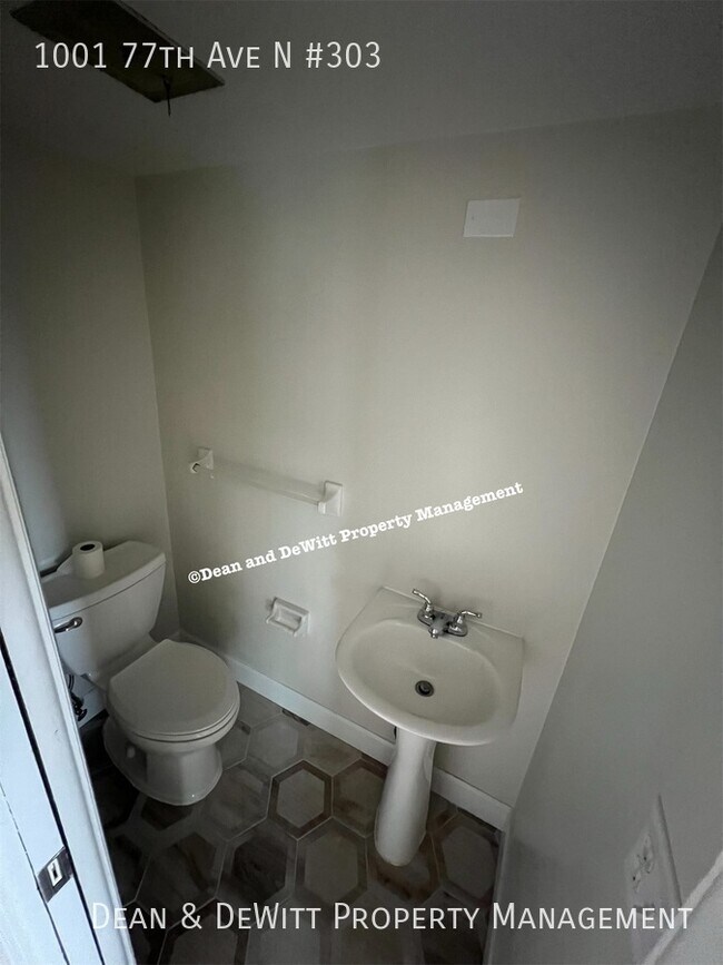 Building Photo - 1001 77th Ave N