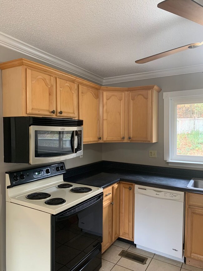 Building Photo - 3 Bedroom Home in Hixson