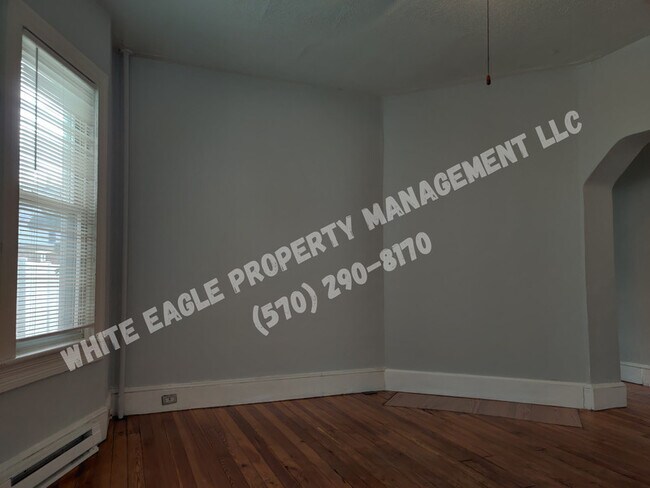 Building Photo - 915 W Elm St