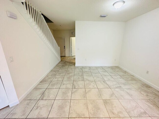 Building Photo - 346 NE 208th Terrace