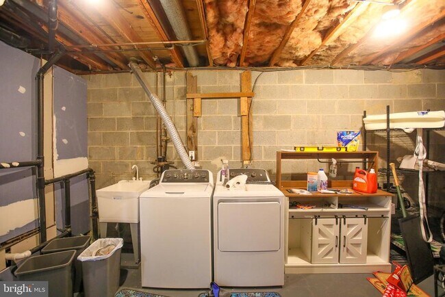 Building Photo - 4752 Carterwood Dr