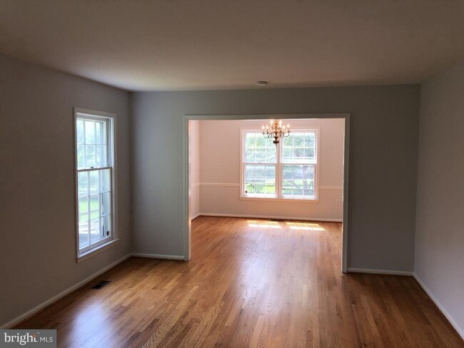 Building Photo - 991 Farm Haven Dr