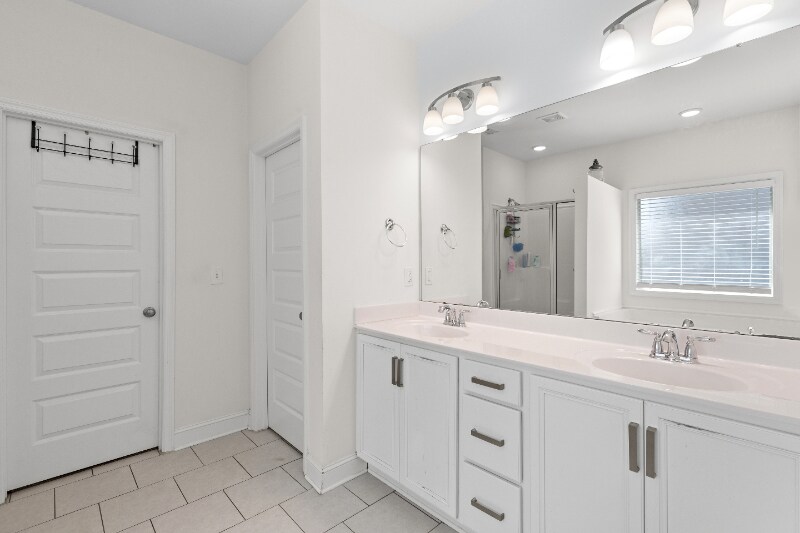 Building Photo - 11006 Thorne Dr