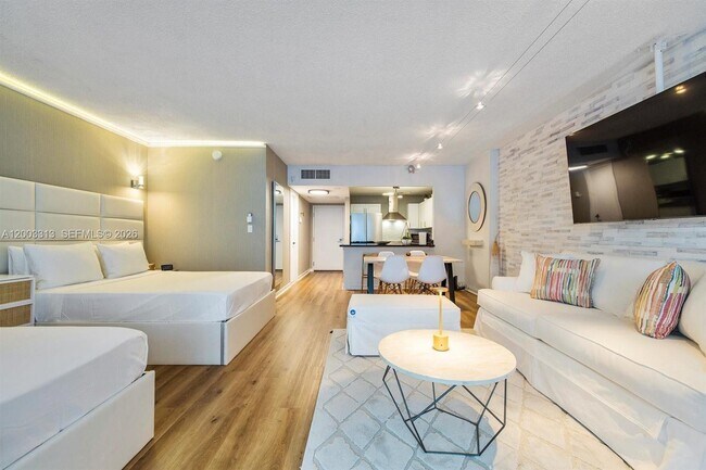 Building Photo - 2301 Collins Ave