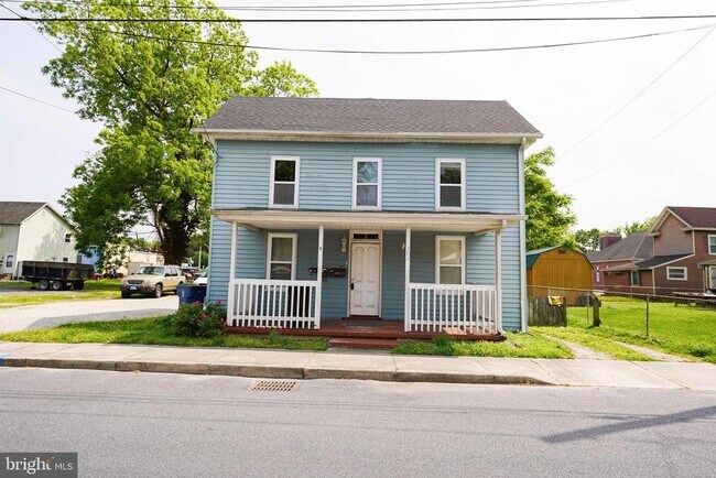 Building Photo - 202 E Grove St