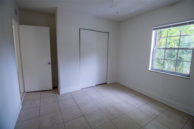 Building Photo - 1505 SW 2nd St