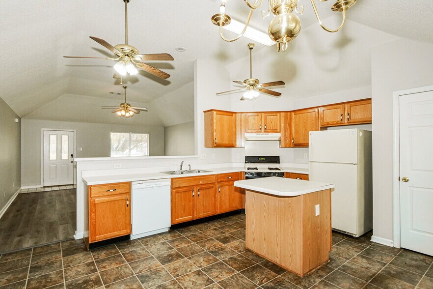 Building Photo - 75 Oakridge Cove