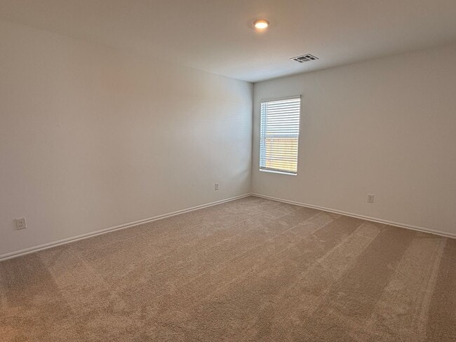 Building Photo - Brand New!! Cute 3 bed, 2 bath in Redstone Ranch