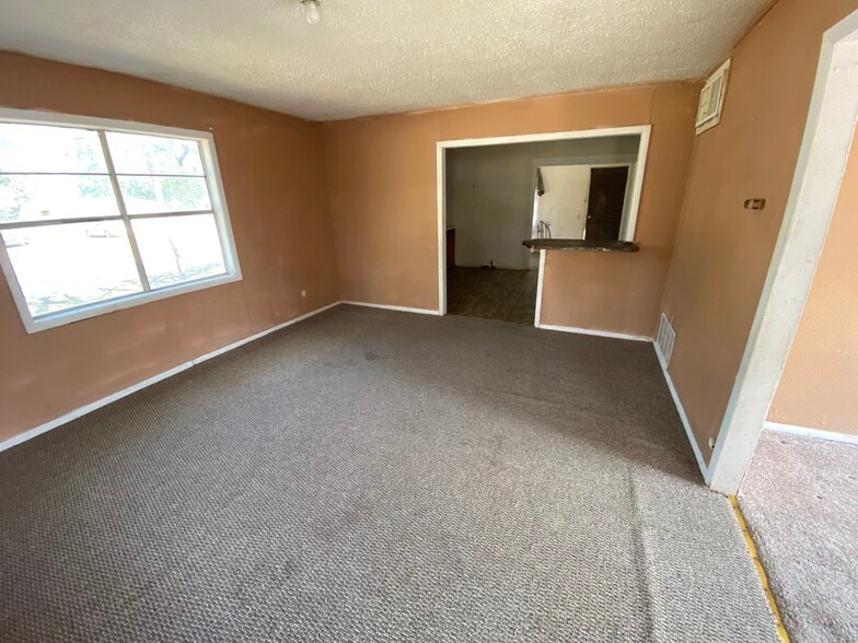 Building Photo - 501 E Broadway St