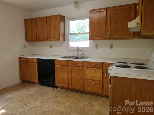 Building Photo - 210 N Cloudman St