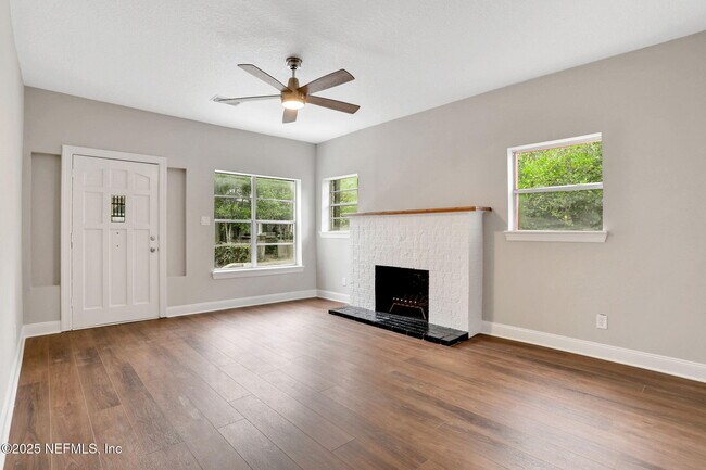 Building Photo - 2578 Haldumar Terrace