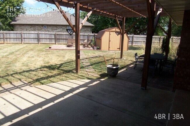 Building Photo - 3756 W Greenleaf St