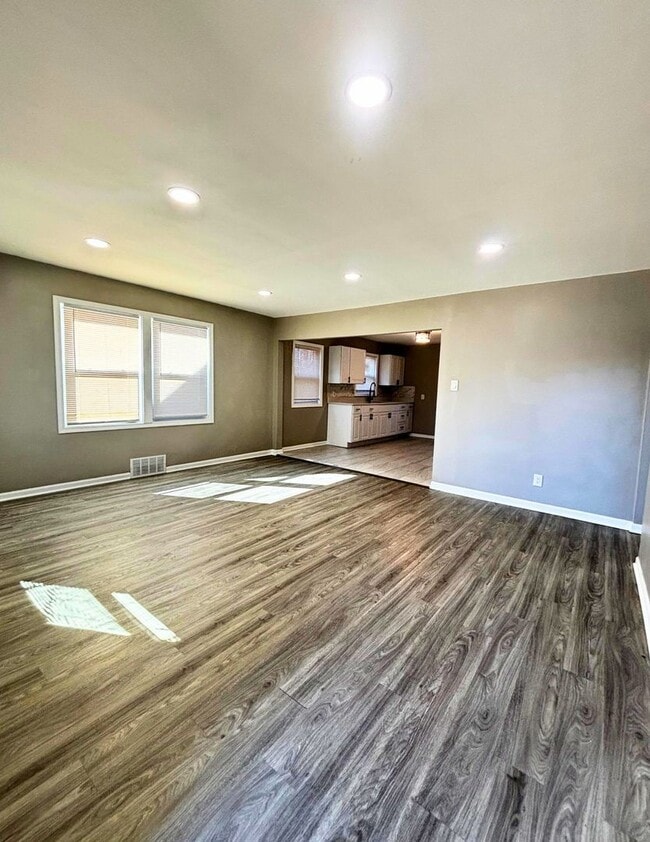 Building Photo - Spacious 3-Bedroom 2 Bath Home in Gary