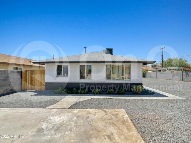 Building Photo - 2109 W Hayward Ave