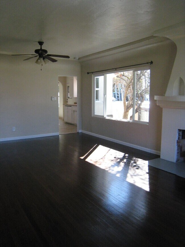 Building Photo - 4220