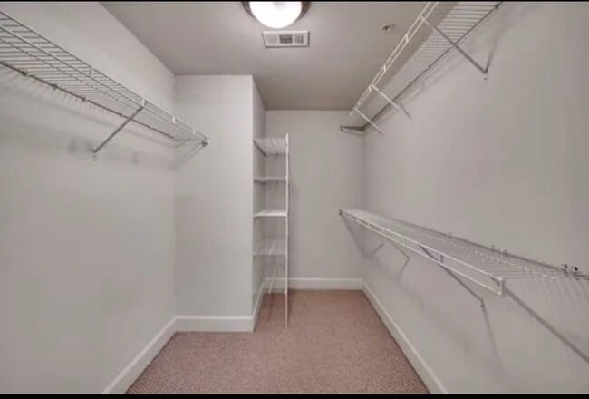 Building Photo - 1390 Dutch Valley Pl NE