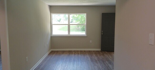 Building Photo - 433 Meadowlark Dr