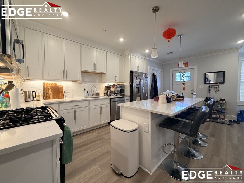 Building Photo - 68 North Beacon St