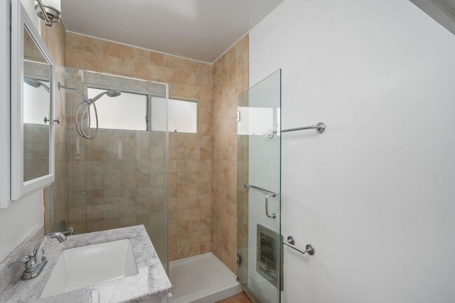 Building Photo - 11248 La Maida St