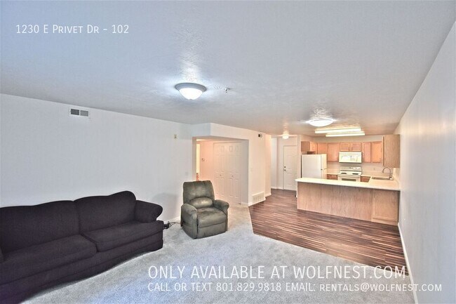 Building Photo - 1230 Privet Dr