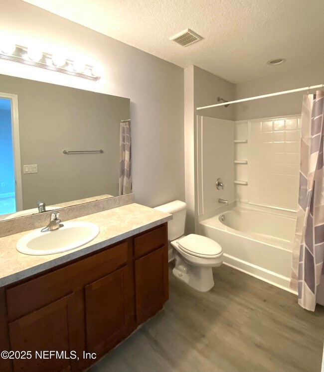 Building Photo - 86069 Pineview Dr