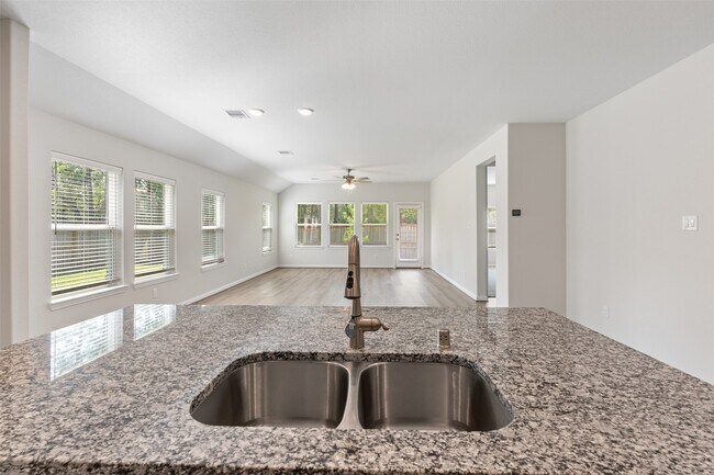 Building Photo - 106 Violet Carson Ct