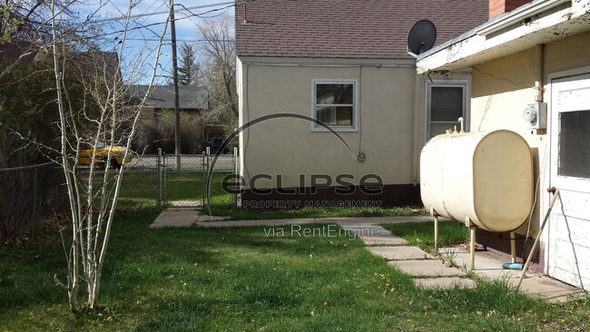 Building Photo - 909 3rd St
