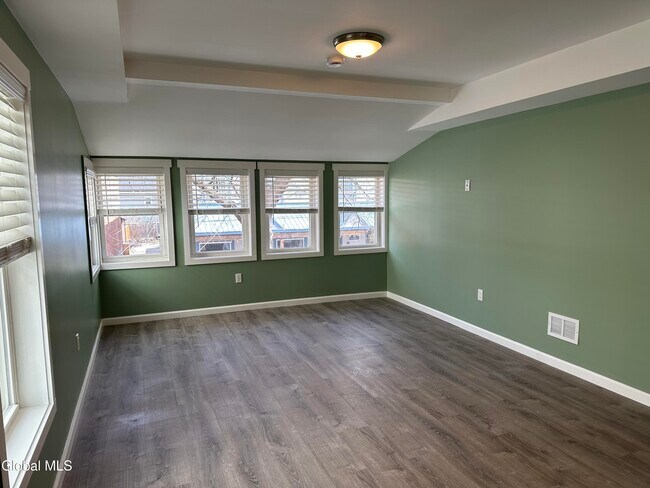 Building Photo - 61 Beekman St