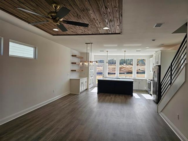 Building Photo - Newer Construciton Home In Canopy - Next T...