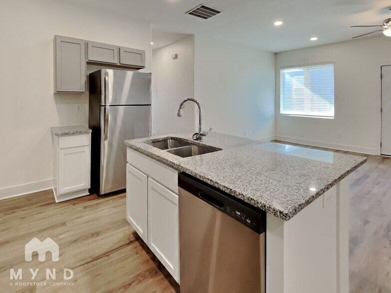 Building Photo - 5766 E Bristol Cir