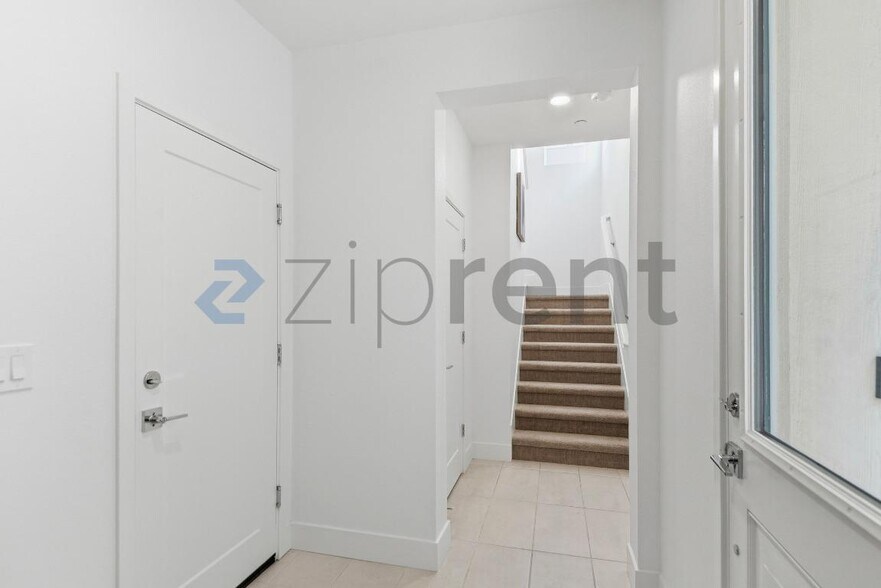 Building Photo - 37380 Watersail Way