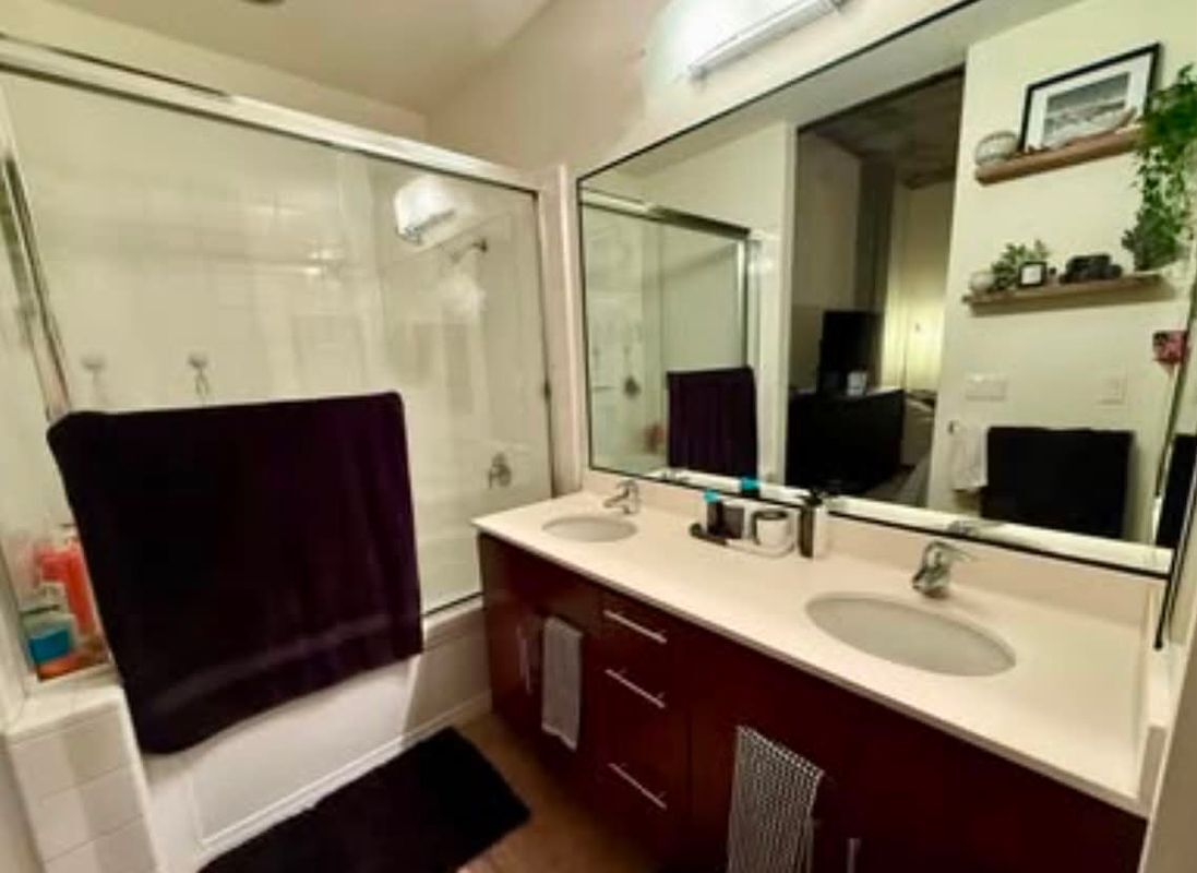 Building Photo - 527 Tenth Avenue, 409
