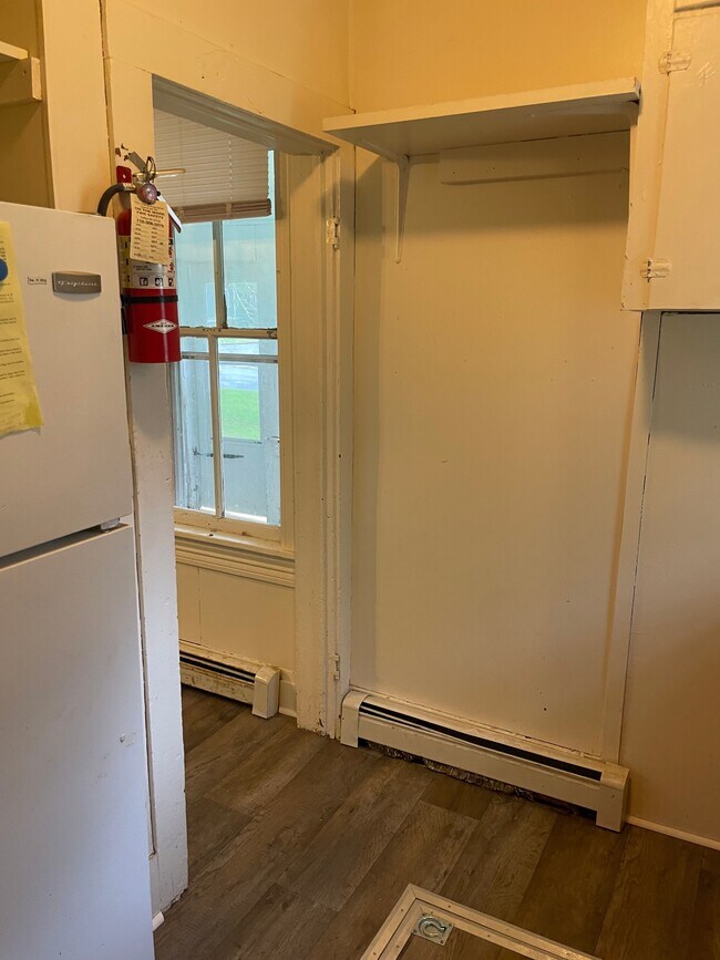 Building Photo - 1121 6th Ave E