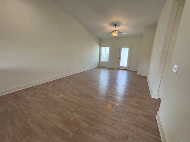 Building Photo - 1747/49 Hickory