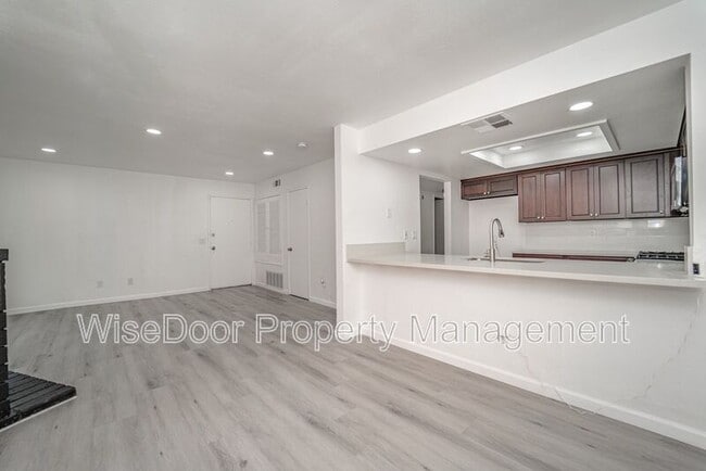 Building Photo - 1025 N Tippecanoe Ave