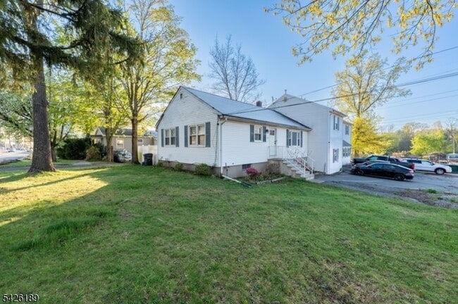 Building Photo - 47 River Rd