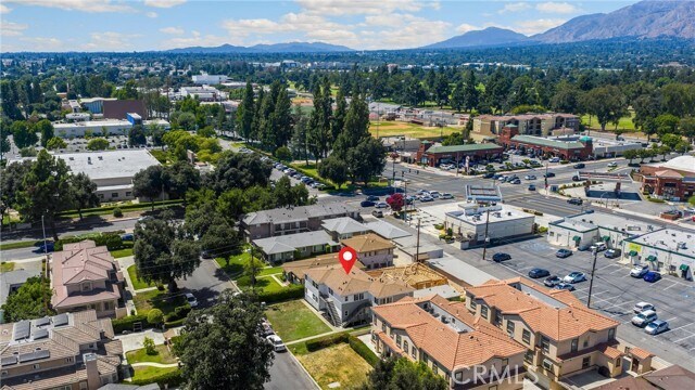 Building Photo - 15 Christina St